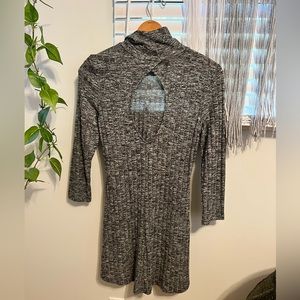 Woman’s Long Sleeve Mock Turtleneck. Open Back. American Eagle. US Size Medium